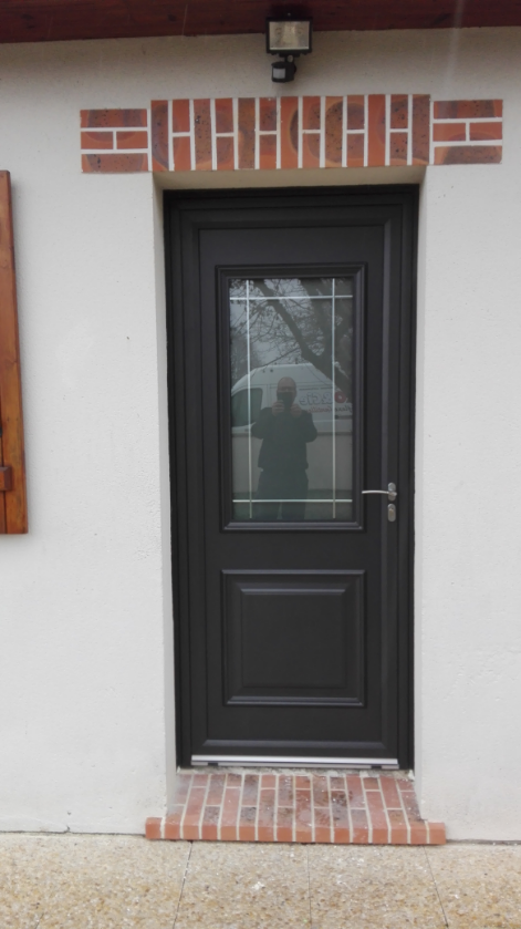 Gd Menuiseries Menuisier Romorantin Porte Entree Alu Bicolore Vue Exterieure PHOTO 8